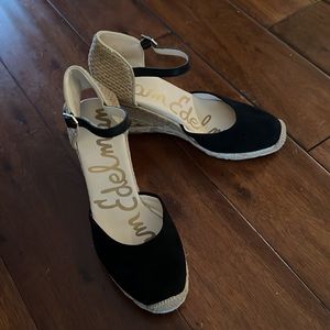 These heels look amazing on everyone, be effortlessly beautiful in these wedge’s